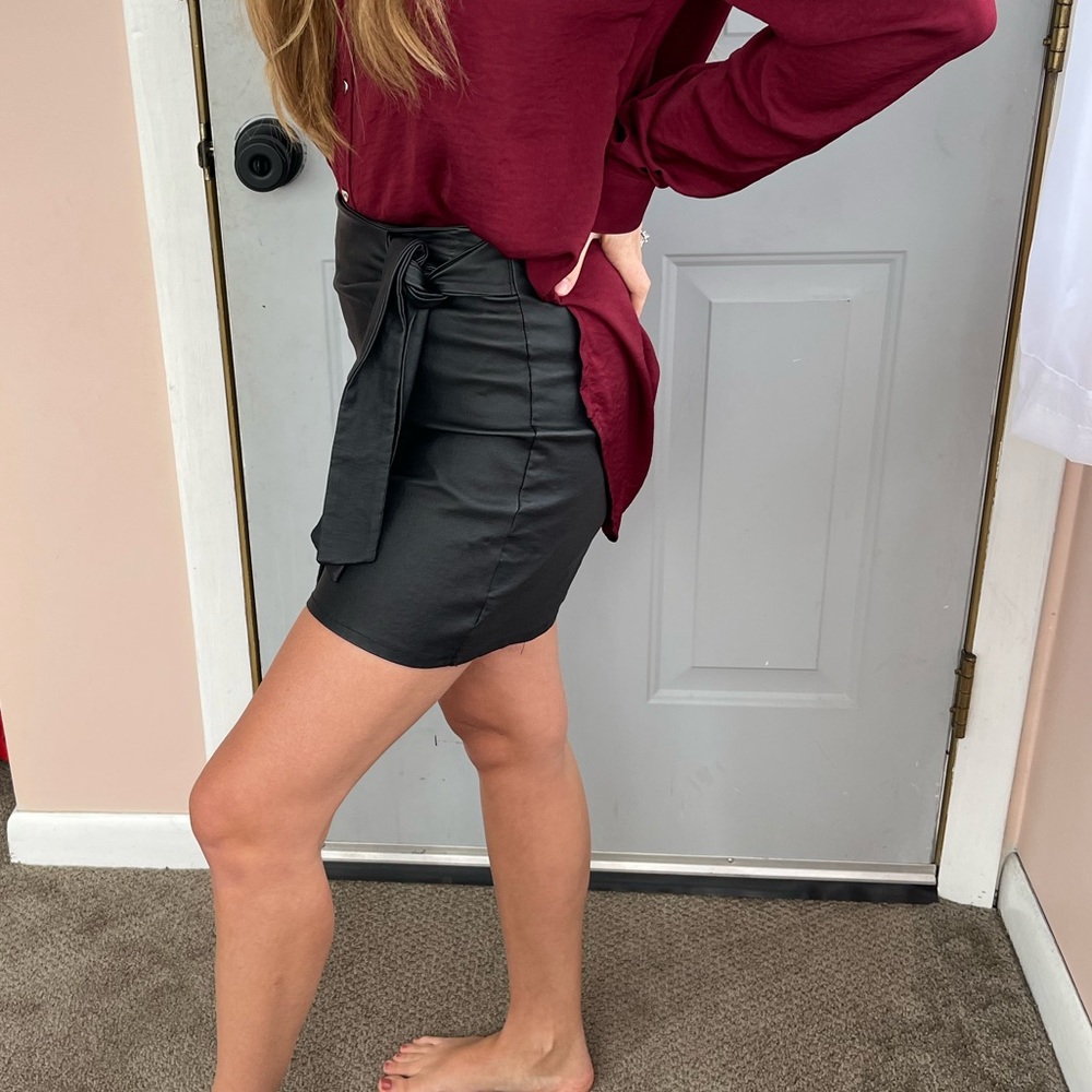 Altered state leather skirt - Picture 2 of 5